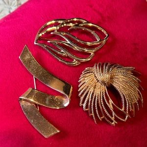 VTG MONET Gold Tone Brooches – 3 LOT